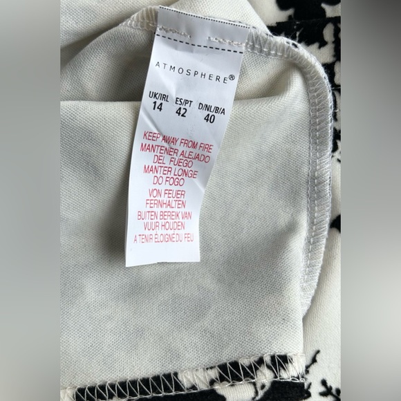 Shapely European skirt by Atmosphere. - Picture 3 of 3